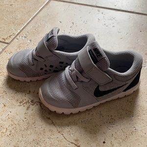 Nike Toddler 8C - grey and black